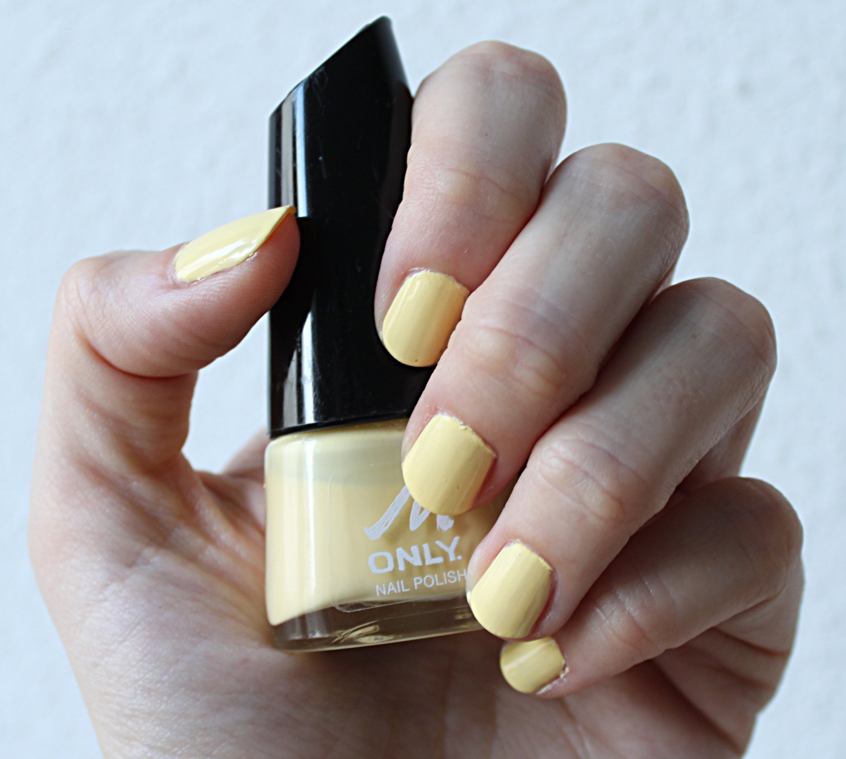 [Sur mes ongles] Bataille de jaunes Selma’s Knits